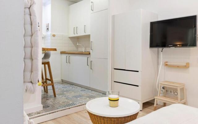 Space Saving Designer Apartment With One Bedroom In Chamberi, Madrid