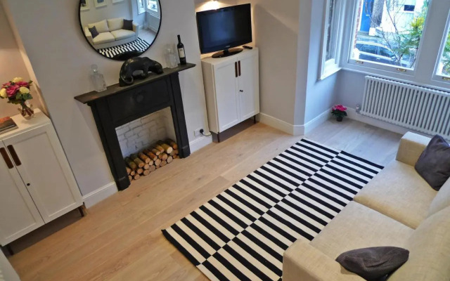 Sparkling Apartment in Kensington Olympia