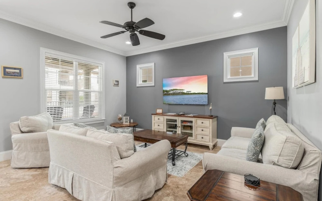 Villa Lago 1973* (S)(2G)- 4BR 4BA + Den- (12)