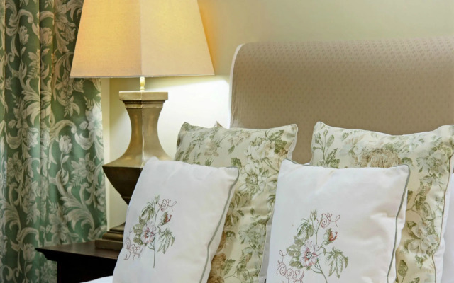 Shangri-La Manor - Adults Only