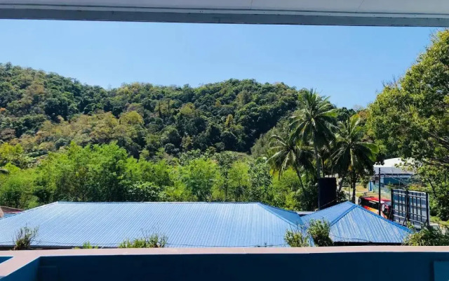 Penarak Bamboo Beach Motel
