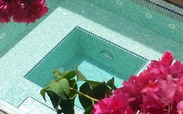 Villa - Right on the Beach, Under the Coconut Trees, Sleeps 10, Pool, Chef