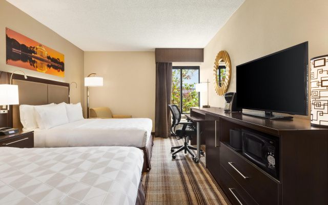 Holiday Inn Washington-Dulles International Airport by IHG