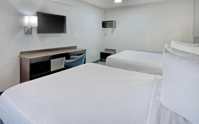 Motel 6 Lancaster, CA