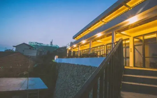 Song of Dongji Hostel
