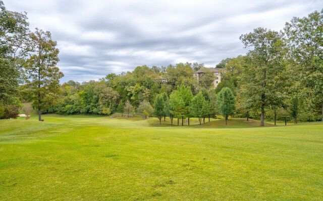 The Lodge on the Creek Branson West Cabin w/ Beautiful Views