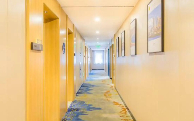 Super 8 Collection Hotel (Beijing Zhongguancun Dazhongsi Subway Station)