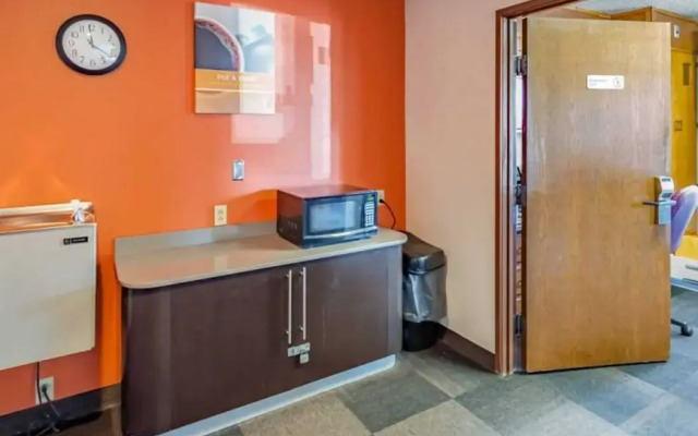 Motel 6 Drums, PA