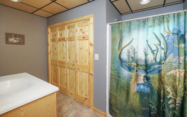 651 Country Oaks Dr Cabin