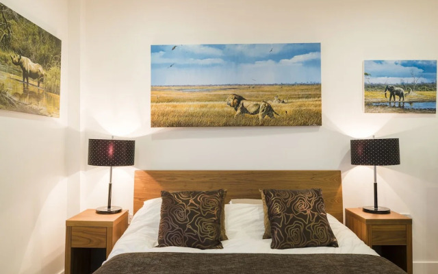 JOIVY Trendy Islington Flat for 2 with Patio