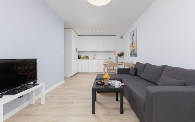 Warsaw Apartment With Terrace by Renters