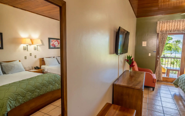 Backpackers Manuel Antonio