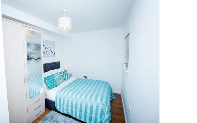 Walking Distance to Town With Free Parking
