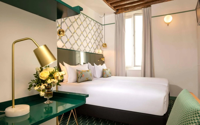 Apostrophe Hotel