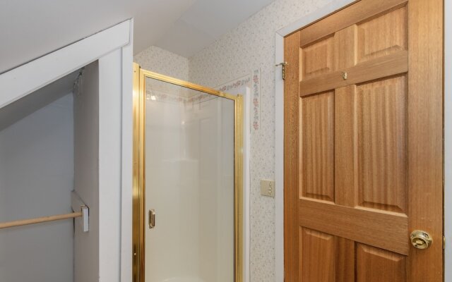 Family Cabin 5 Bedroom Home by NW Comfy Cabins