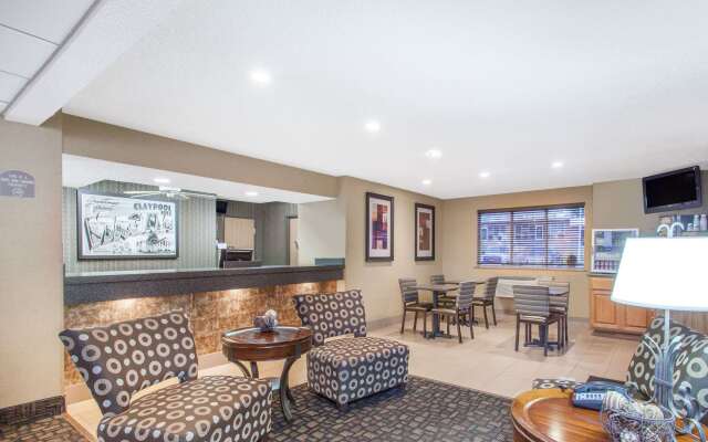 Super 8 by Wyndham Richlands/Claypool Hill Area