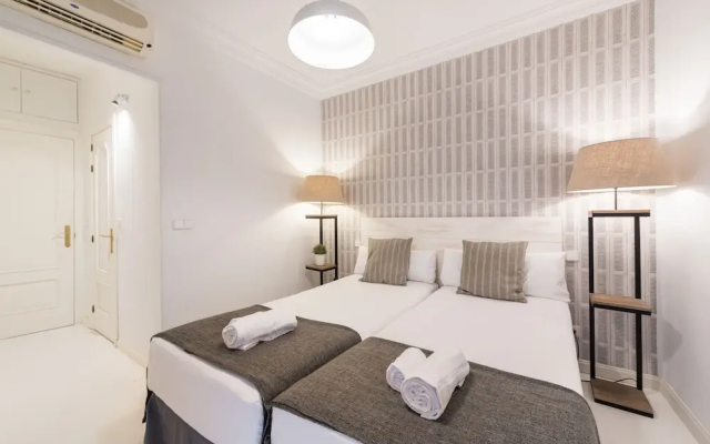 3 Bd Apartment Perfect Location in Plaza de Chueca