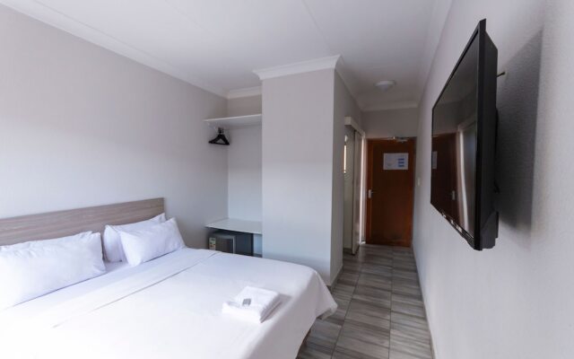 Triple 8 Inn Bangkok by Zen Rooms