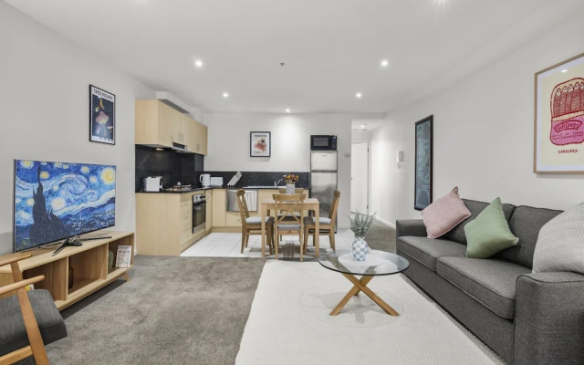 Bustling Fitzroy Eateries and Bars Nearby – Guest Rooms – Melbourne