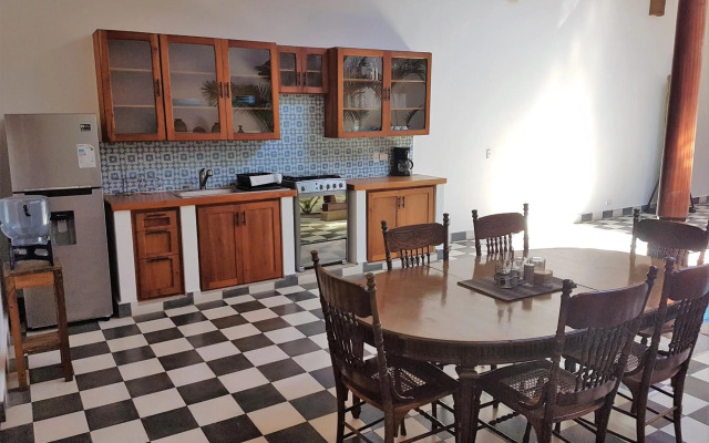 Lovely new-build colonial house with plunge pool