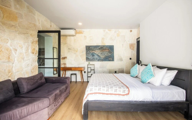 Luxurious 6BR Clifftop Villa, 5 Minutes to Bingin