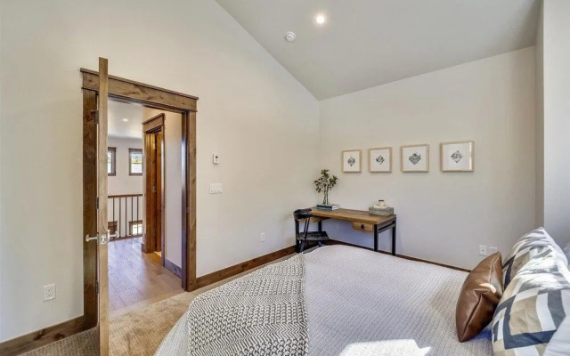 Cocoa Cabin 4 Bedroom Home by RedAwning