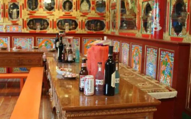 Songpangesan Riverside Tibetan House