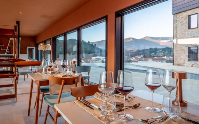 Cherry Sculpture Hotel