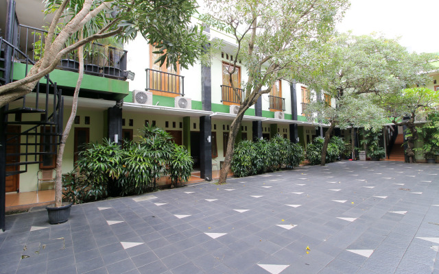 RedDoorz Plus @ Taman Siswa 2