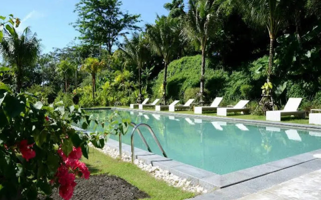The Pavilions, Suites