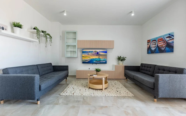 Exquisite Prestige Luxury Apartments With Shared Pool