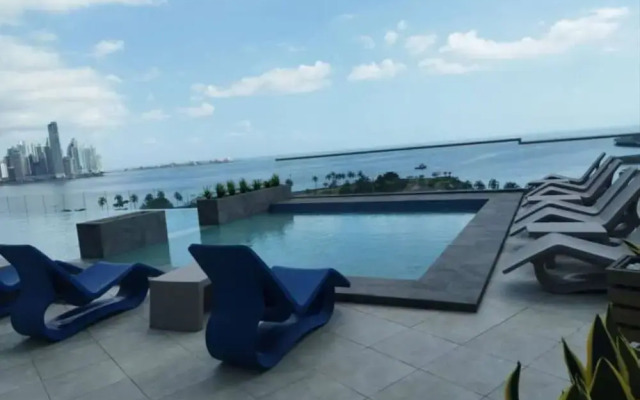 Oceanfront Designer Apartment PH The Sands, Next to Hilton