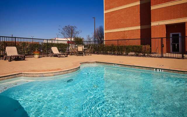 Best Western Lockhart Hotel & Suites