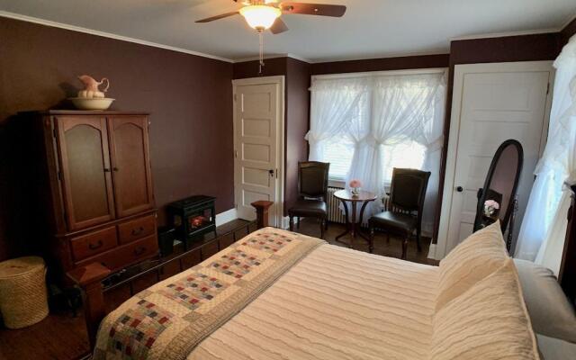 Treehouse Village Inn