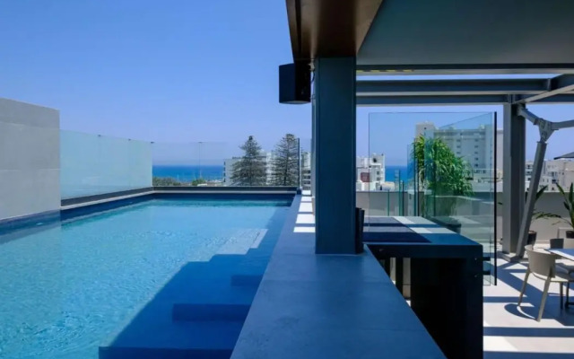 Mercure Larnaca Finikoudes Beach