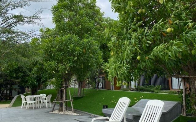 Saksiam Lakeside Resort