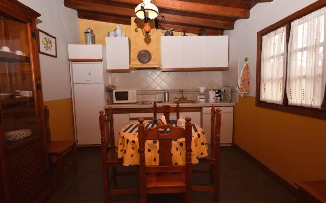 Cozy Cottage in Orotava with Swimming Pool