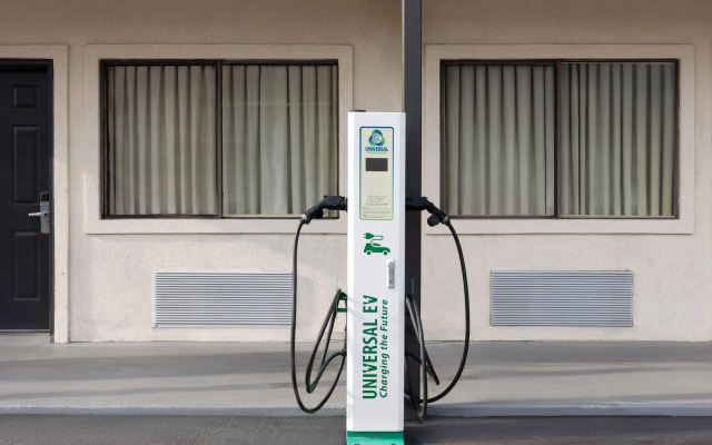 Super 8 by Wyndham Temple S. General Bruce