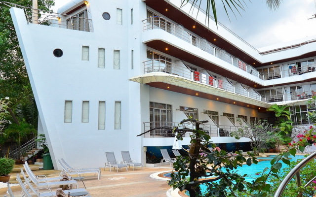 Samui First House Hotel