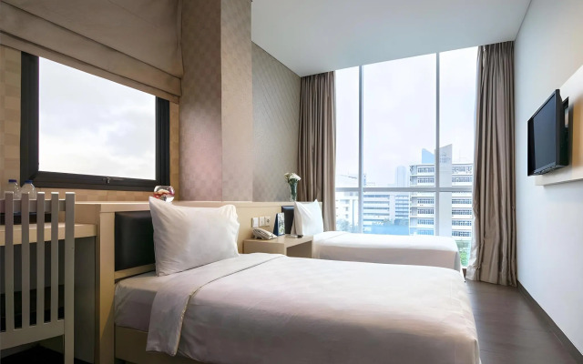 Hotel 88 Grogol by WH