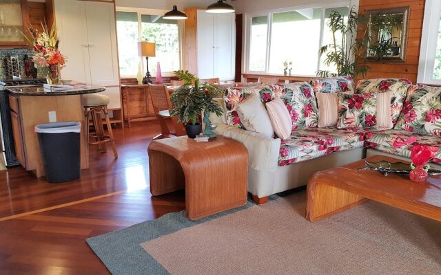 Hale Ki'i Maka Manu 4 Bedroom Home by RedAwning