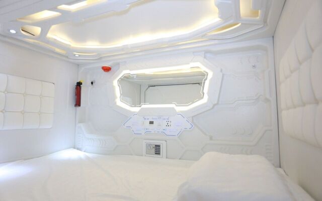 Phoenix Egg Youth Hostel