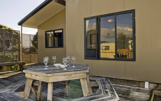 Korolevu Beach House - Whangamata Holiday Home