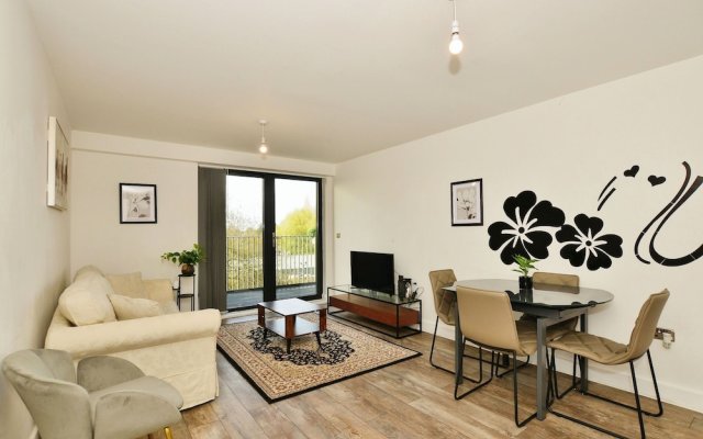 Contemporary 2 bed apartment - Ashford