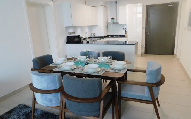 Luton Vacation Homes - Royal Bay