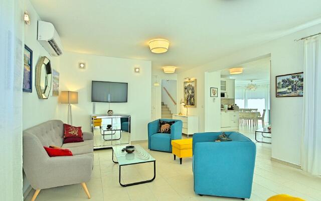 Peaceful Villa in Sveti Lovrec With Swimming Pool