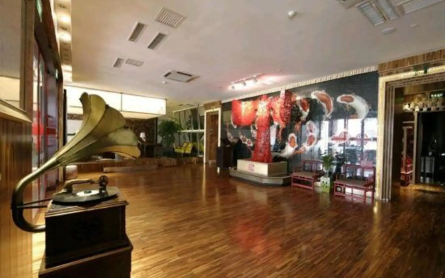 Sunshine Holiday Hotel