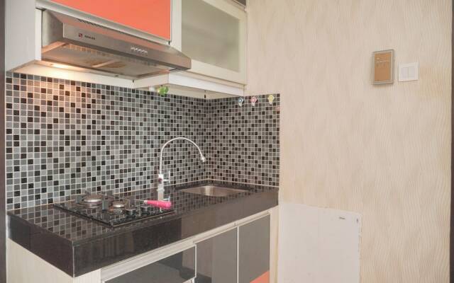 Homey And Modern Studio At Sky Terrace Apartment