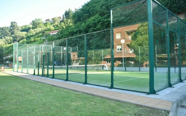 ¡Nuevo! Coqueto y cómodo apartamento con piscina y padel