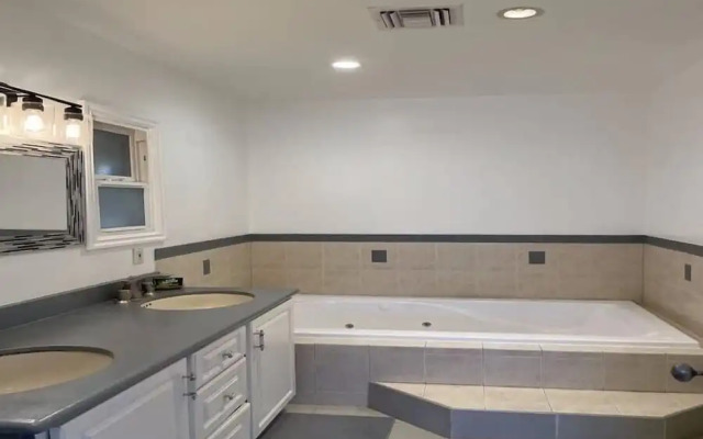 3Bd Beverly Hills Home